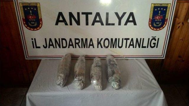 &Ccedil;ocuk Yaştaki Uyuşturucu Tacirleri Su&ccedil;&uuml;st&uuml; Yakalandı 3