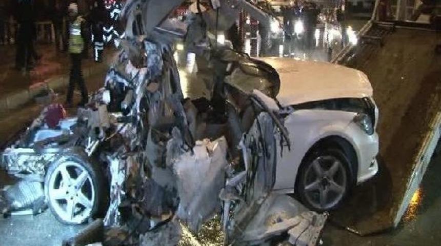 Şile Yolunda Feci Kaza: 3 &Ouml;l&uuml; 1 Ağır Yaralı