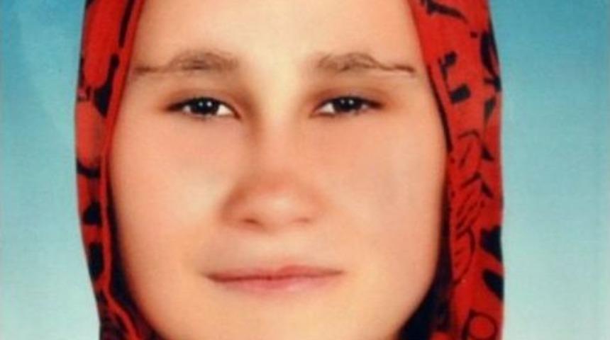 &Uuml;zerine Benzin D&ouml;k&uuml;lerek Yakılan Kız