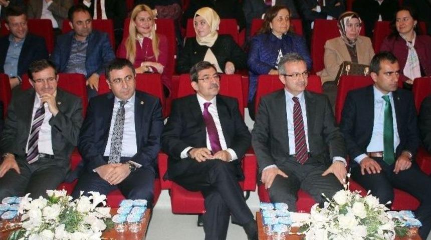 Bakan G&uuml;ll&uuml;ce: &ldquo;ak Parti Hayalleri Yapıyor&rdquo;