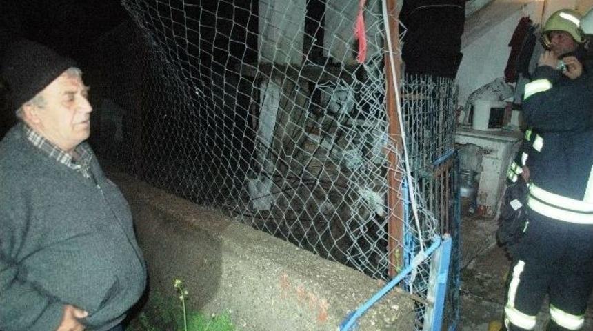 Muğla&rsquo;da Bir Apartmanın Merdiveni &Ccedil;&ouml;kt&uuml;: 1 Yaralı