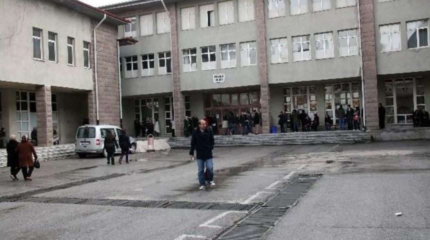 Ygs&rsquo;de Kimliğini Unutanların İmdadına Polis Yetişti