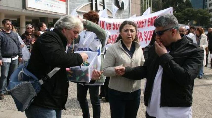 Kimi Hak, Kimi Ekmek Peşinde