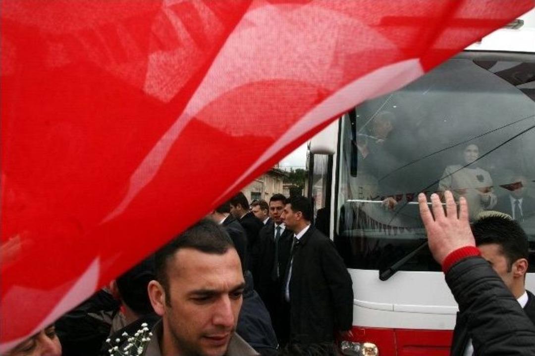 Cumhurbaşkanı Erdoğan Balıkesir&rsquo;de &Ccedil;i&ccedil;eklerle Karşılandı