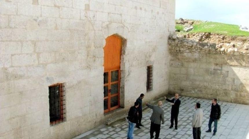 Tarihi Kale &Uuml;zerindeki İ&ccedil; Kale Camisi Restore Ediliyor