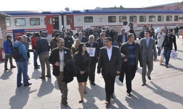 'barış Treni' Kırıkkale Garı'nda