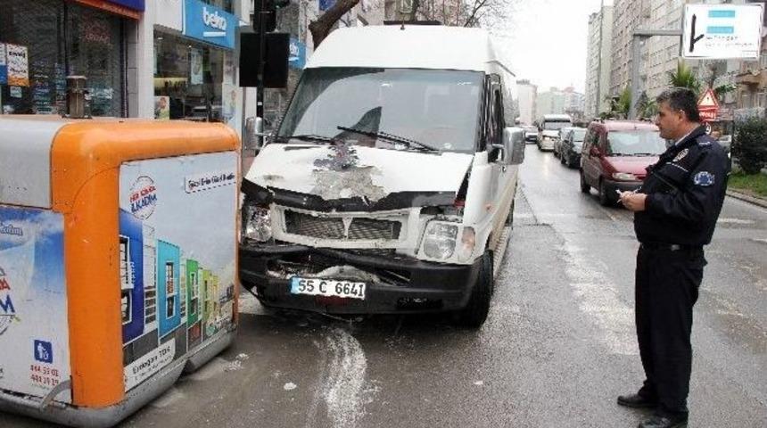 Yeğenlerini Sınava G&ouml;t&uuml;r&uuml;rken Kaza Yaptı