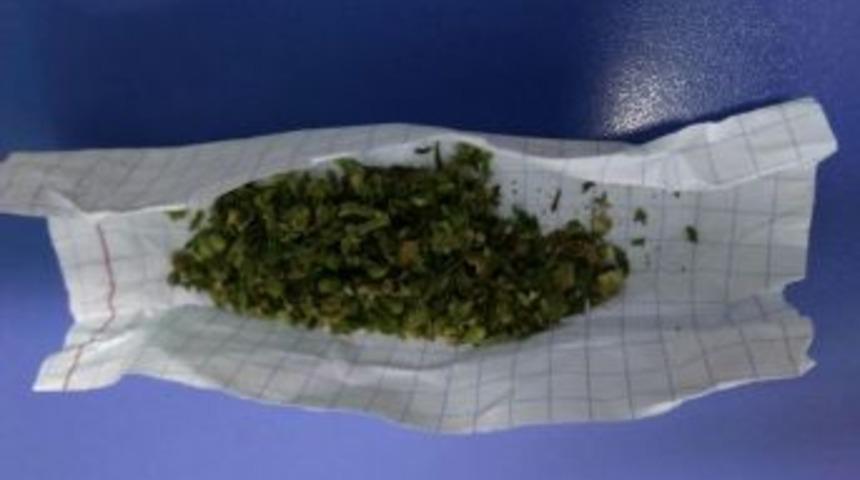 Aldığı Uyuşturucuyu İ&ccedil;emeden Yakalandı