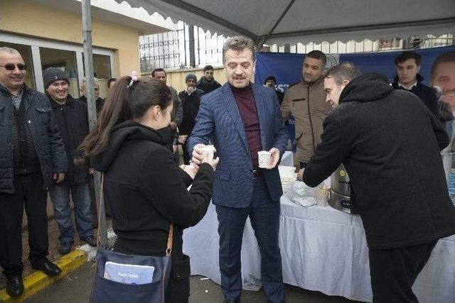 Gaziosmanpaşa Belediyesi&rsquo;nden Ygs &Ouml;ncesi &Ouml;ğrencilere &Ccedil;ay Ve Simit İkramı 1