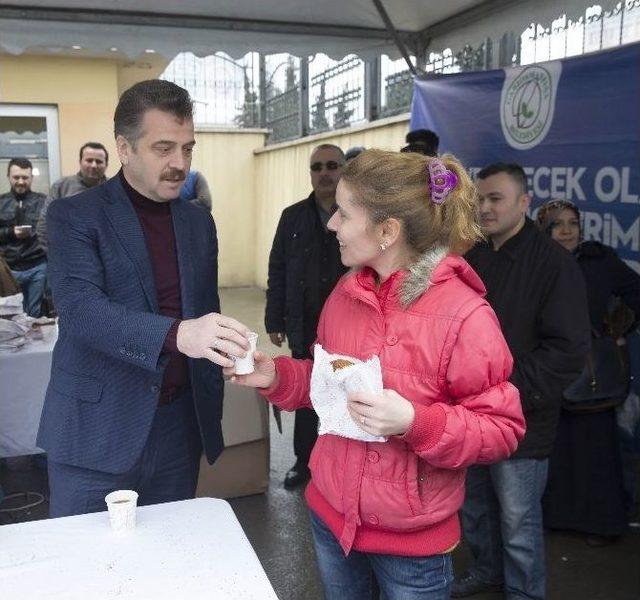 Gaziosmanpaşa Belediyesi&rsquo;nden Ygs &Ouml;ncesi &Ouml;ğrencilere &Ccedil;ay Ve Simit İkramı 2