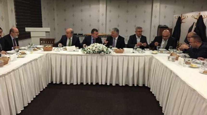 M&uuml;fettiş Yardımcıları M&uuml;h&uuml;r Beratlarını Aldı