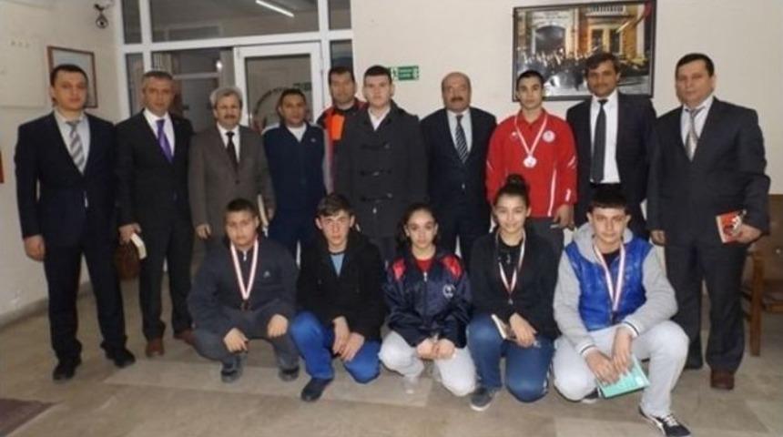Halter Şampiyonlarından Demir&rsquo;e Ziyaret