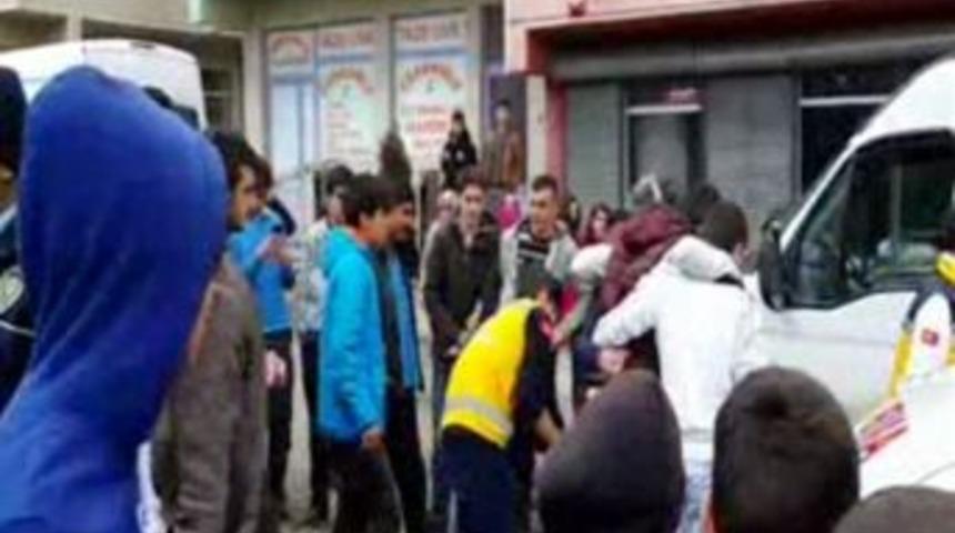 Erzurum&rsquo;da Okul &Ccedil;ıkışı Bı&ccedil;aklı Kavga: 1 &Ouml;ğrenci Yaralı