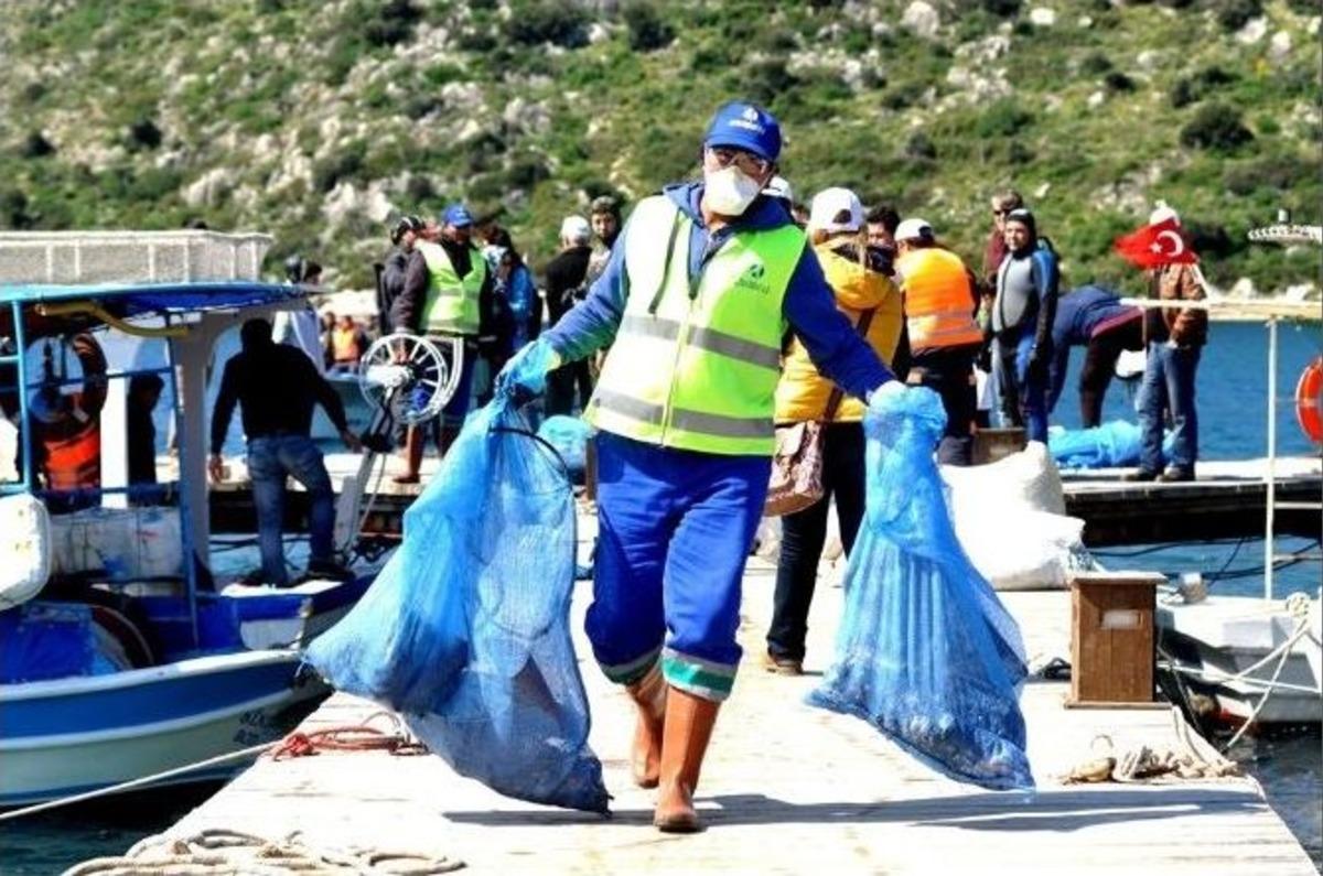 Bodrum&rsquo;da Deniz Dibi Temizliği Kampanyası G&uuml;m&uuml;şl&uuml;k&rsquo;ten Başladı
