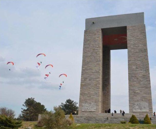 Thk'dan Çanakkale Şehitliği'nde Saygı Uçuşu