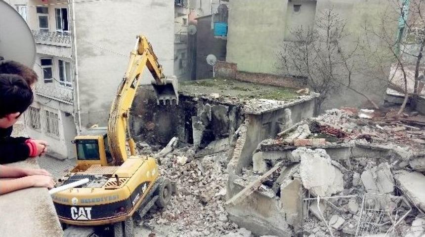 İlkadım&rsquo;da Metruk Binalar Yıkılıyor