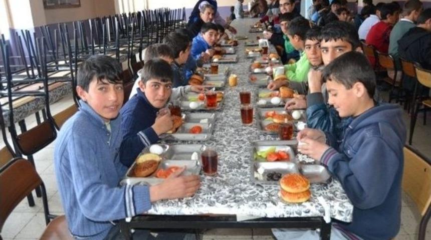 Milli Eğitim M&uuml;d&uuml;r&uuml; &Ouml;ğrencilerle Bir Araya Geldi