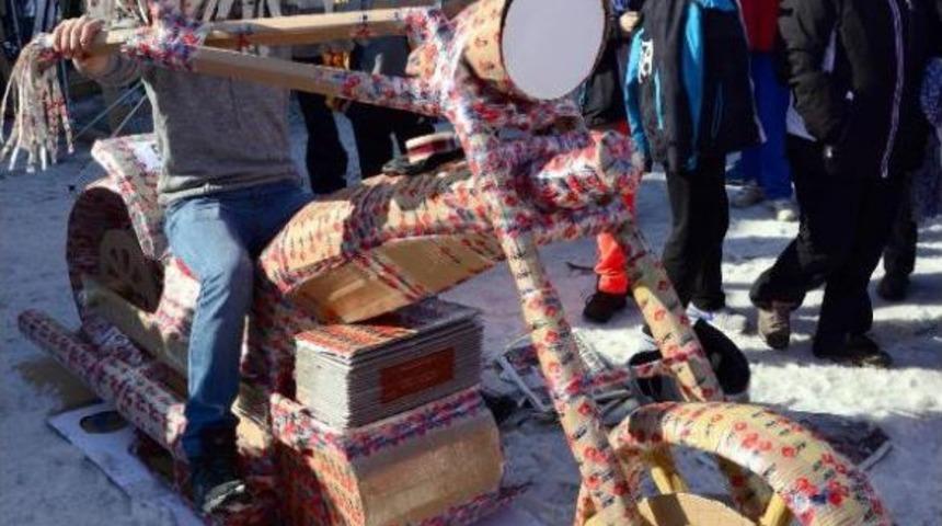 Paland&ouml;ken'de 'karton Kızak' Yarışı