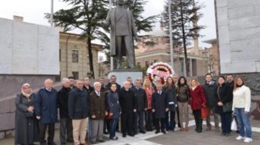 D&uuml;nya T&uuml;keticiler G&uuml;n&uuml;