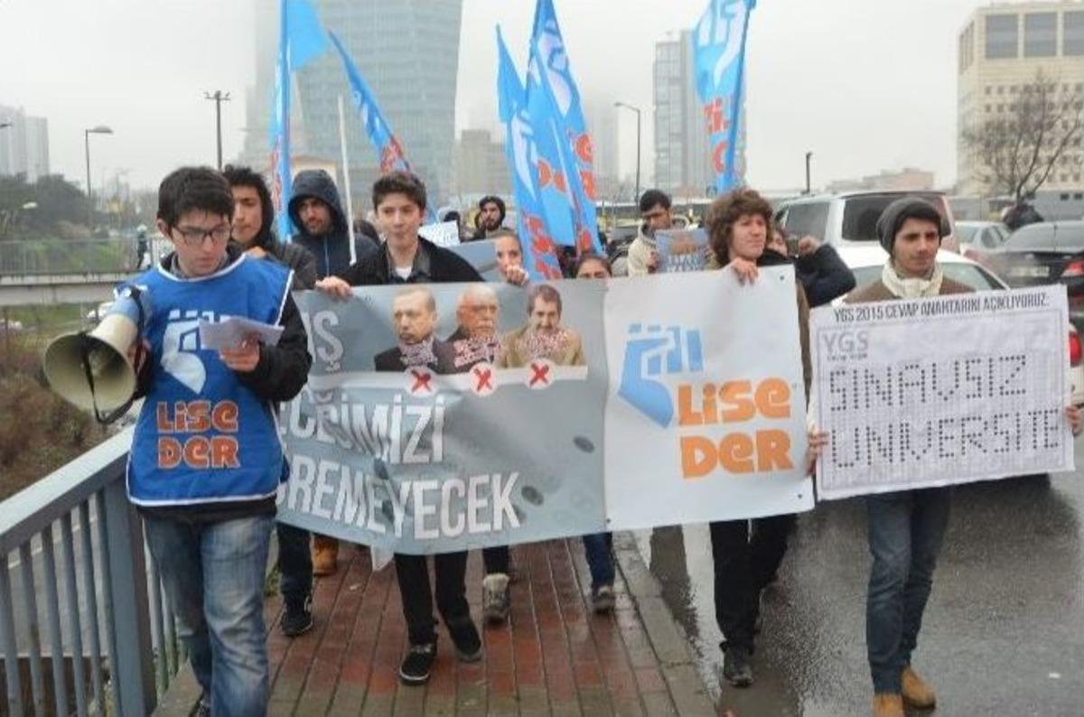 Liseliler &Ouml;sym Binası &Ouml;n&uuml;nde Ygs&rsquo;yi Protesto Etti