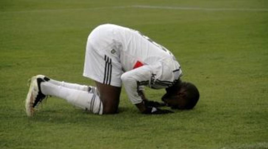 Demba Ba Rekora Koşuyor