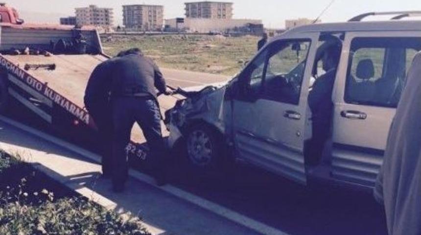 Kızıltepe&rsquo;den &Ouml;ğrencileri Ygs&rsquo;ye G&ouml;t&uuml;ren Ara&ccedil; Kaza Yaptı