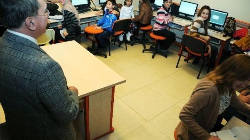 Başkan Çetin, Hanım Evini Ziyaret Edip Çalışmaları İnceledi