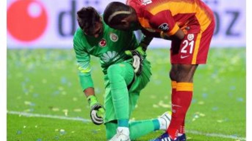 Muslera Eski Günlerini Aratıyor