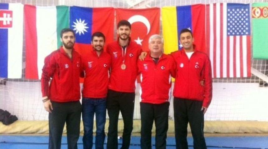 Milli Eskrimci Okan Karadeniz&rsquo;den Bronz Madalya