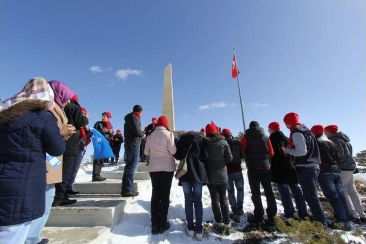 Bayburt Şehitlerine Y&uuml;r&uuml;yor