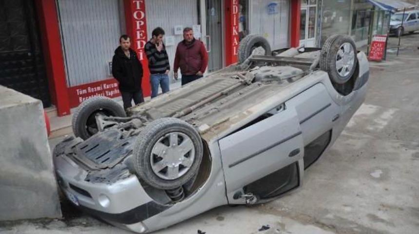 Geri Manevra Yaptığı Otomobil 1,5 Metreden Düştü