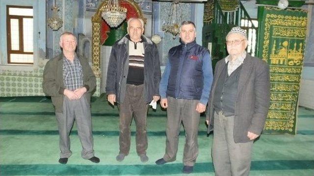 Burhaniye’de Ağacık Cami İlgi Bekliyor 1