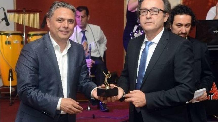 Başkan Uysal&rsquo;a Teşekk&uuml;r Plaketi