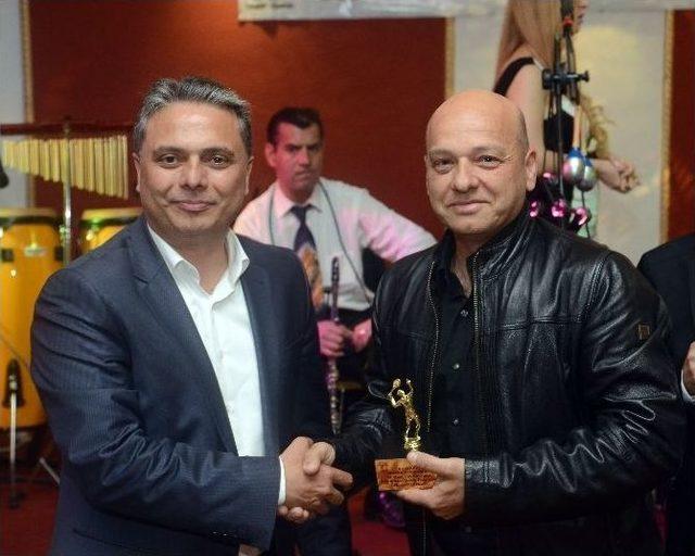 Başkan Uysal&rsquo;a Teşekk&uuml;r Plaketi 1