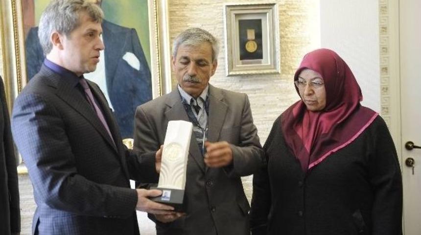 &Ccedil;anakkaleli Şehit Erin Ailesine Devlet &Ouml;v&uuml;n&ccedil; Madalyası Verildi