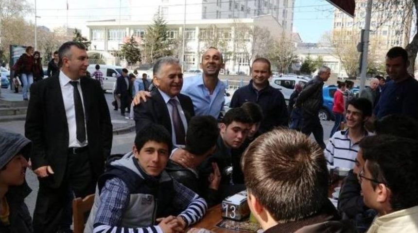 Başkan Dr. Memduh B&uuml;y&uuml;kkılı&ccedil; Hunat Mahalle Esnafı İle