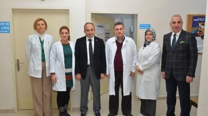 Başkan &Uuml;z&uuml;lmez, Kartepe&rsquo;nin Doktorlarını Kutladı