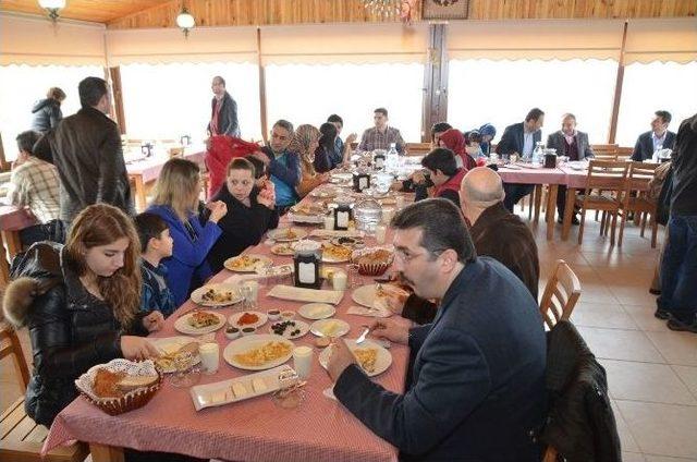 Başkan Üzülmez, Kartepe’nin Doktorlarını Kutladı