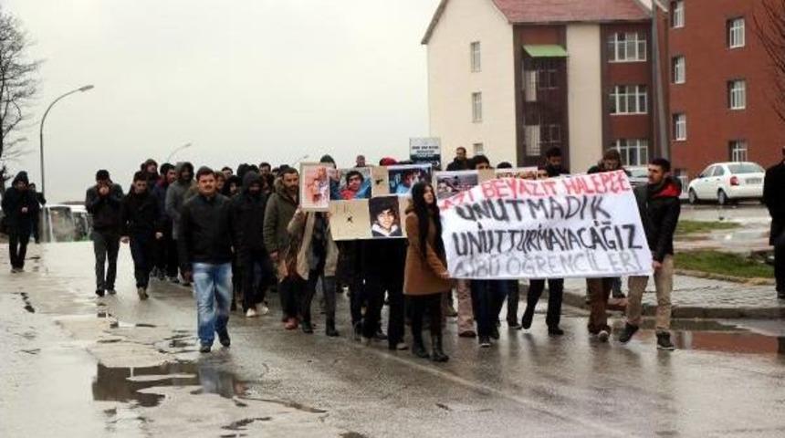 Halep&ccedil;e Katliamını Ananlara Kız &Ouml;ğrencilerden Tepki