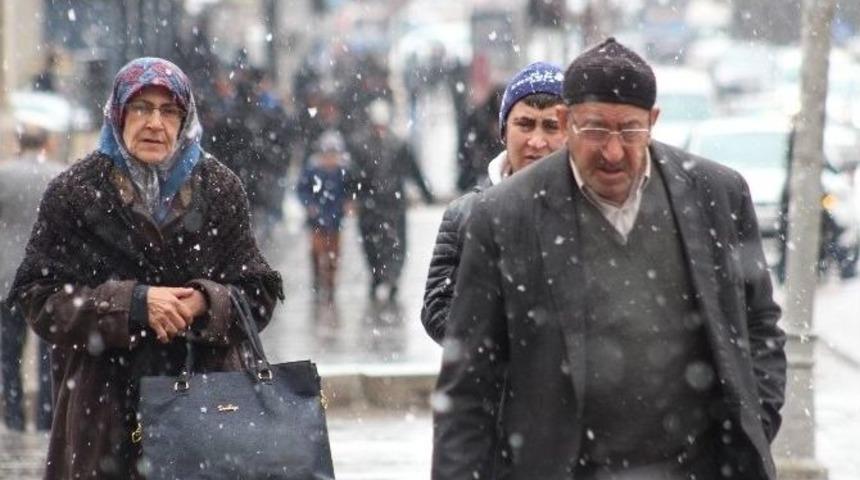 Erzurum&rsquo;da Kar Yağışı