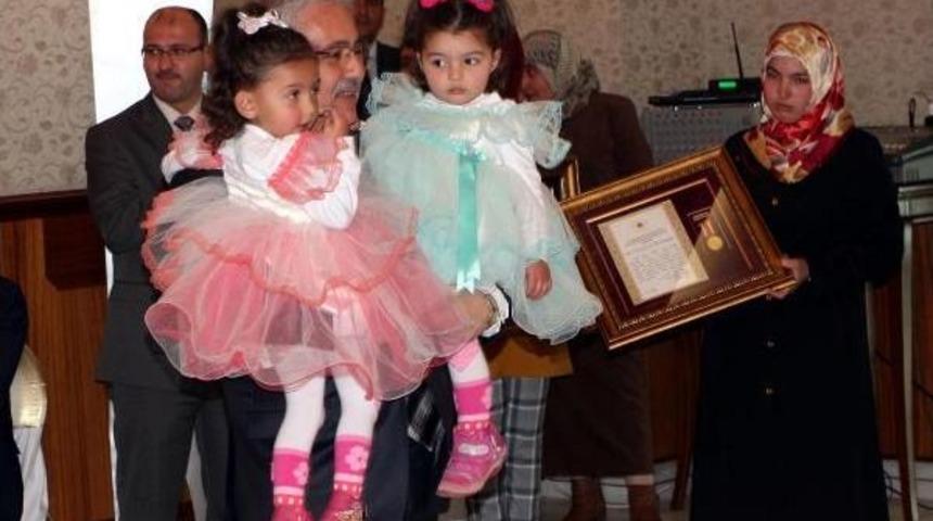 Kahramanmaraş'ta Şehit Eşini Ağlatan 'devlet &Ouml;v&uuml;n&ccedil; Madalyası' T&ouml;reni