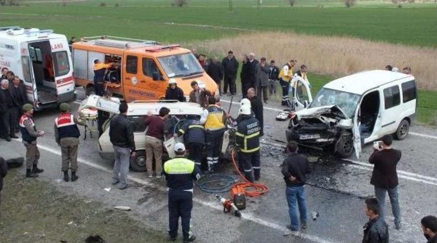 Yozgat'ta Trafik Kazası: 2 &Ouml;l&uuml;, 2 Yaralı