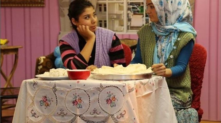 Y&uuml;reğirli Kadınlar "besleme"yi İzledi