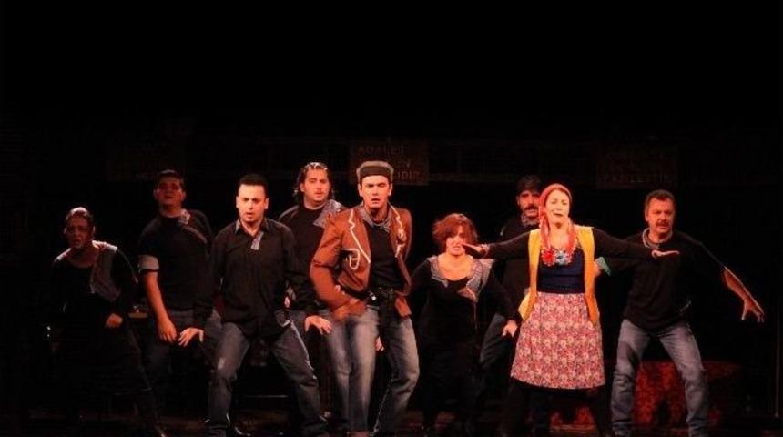 Eskişehirli &Ouml;ğretmenler Tiyatroda Bir Araya Geldi