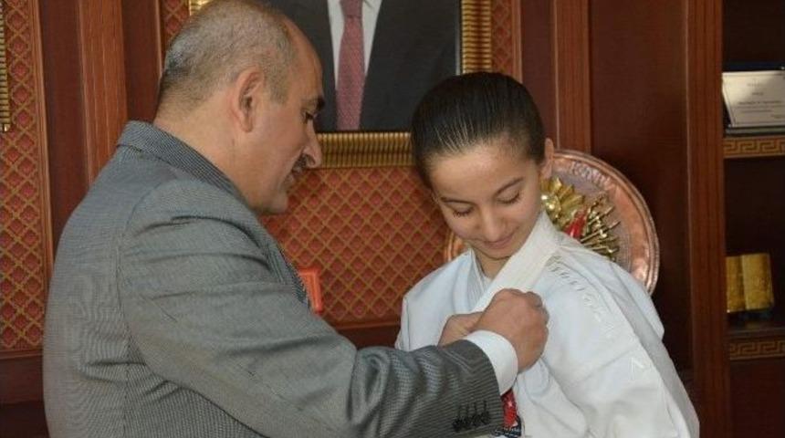 Başkan Kara&rsquo;dan Balkan Karate Şampiyonuna &Ouml;d&uuml;l