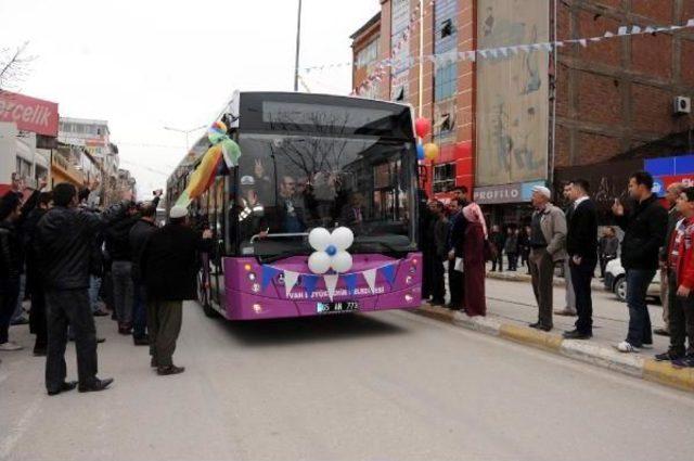 Van ın Ulaşım Sorununu &Ccedil;&ouml;zecek Otob&uuml;sler Hizmettte 3