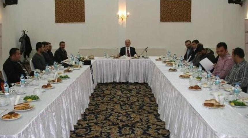 Bozok &Uuml;niversitesi İlahiyat Fak&uuml;ltesi Dekanı Prof. Dr. Karacabey Rekt&ouml;r Adaylığını A&ccedil;ıkladı