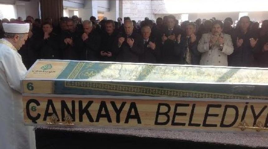 Halterin Doktor Babası Ağaoğlu Son Yolculuğuna Uğurlandı