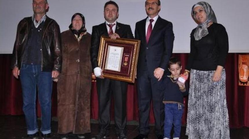 Dağlıca Gazisine Devlet &Ouml;v&uuml;n&ccedil; Madalyası