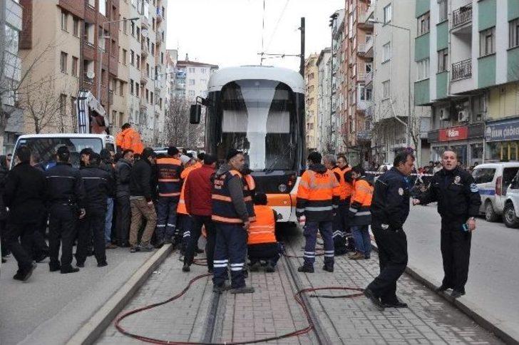 Yaşı 10’u Geçmeyen Bir Çocuk Evinin Camından Feci Kazayı Cep Telefonuyla Görüntüledi G1